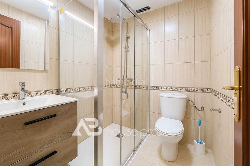 Foto 857196c2-90bd-4a74-8c5c-4fbe757ded67. Reihenhaus mit parking in Valle San Lorenzo Arona