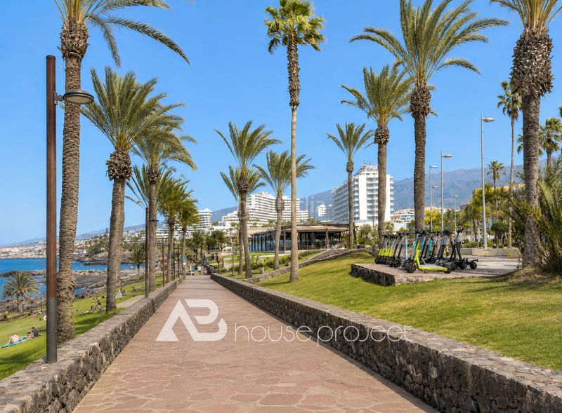 Foto 0e8dbaf3-21ee-44e4-9a91-a2e734eb0451. Xalet amb aparcament a Playa de las Américas Adeje