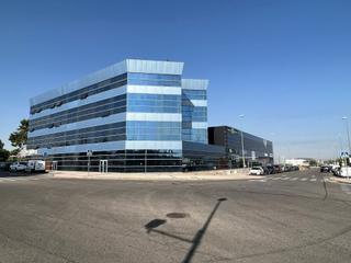 Industrial building in Avenida de madrid 86