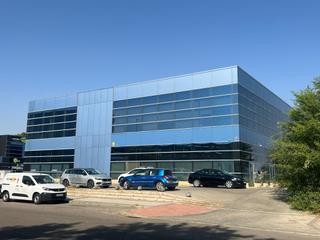 Industrial building in Avenida de madrid 86