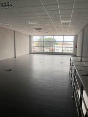 Industrial building in Avenida de madrid 86