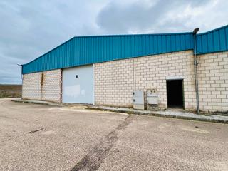 Industrial building in Calle León 13
