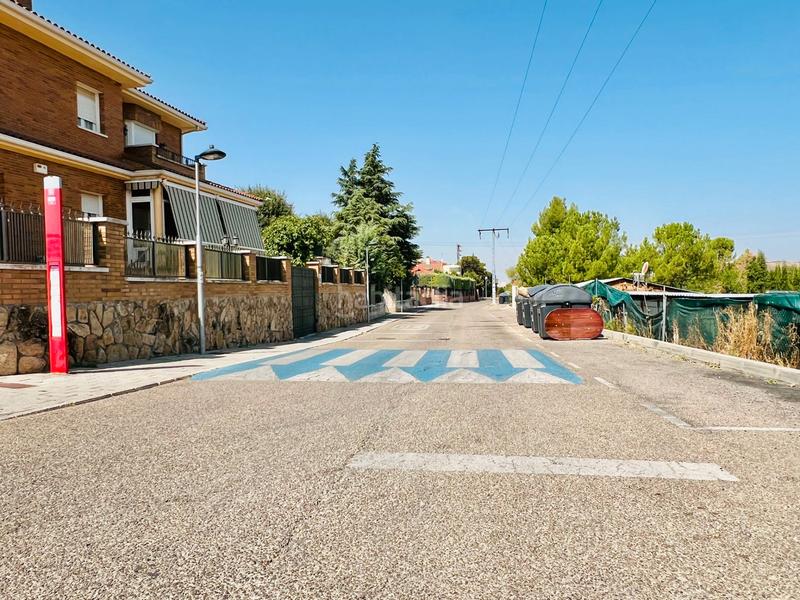 Foto e56be3d7-7284-4db0-8cd0-948b4e49a9ee. Xalet amb xemeneia calefacció aparcament piscina a Arganda del Rey