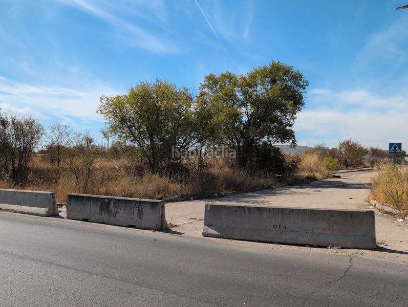 Foto 7466e1a6-94fd-47a4-8d38-a1a883d70202. Solar industrial en calle vigil 18 nave comercial en Madrid