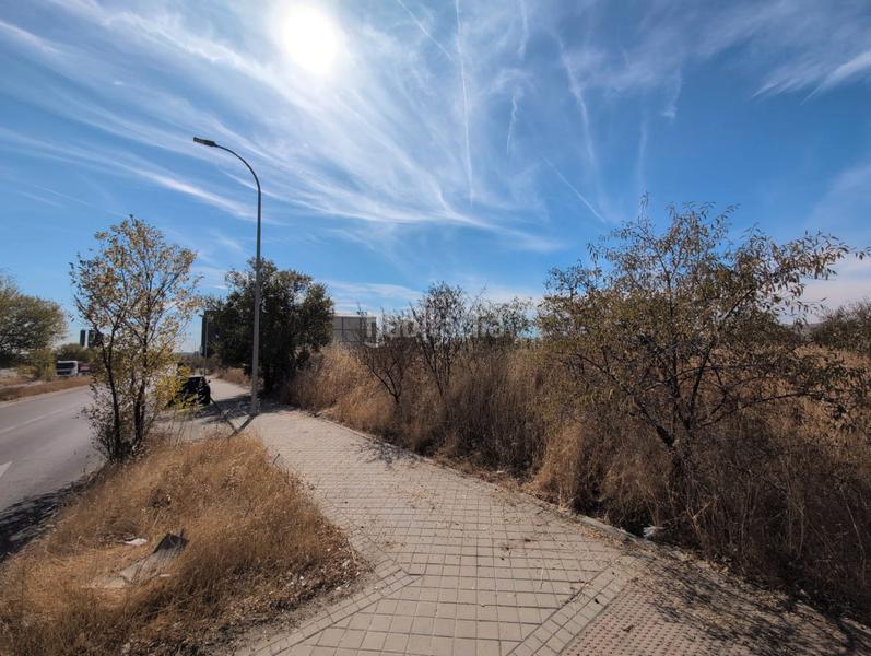 Foto cb04a25e-72d3-406d-bec4-854d13ed3238. Solar industrial en calle vigil 18 nave comercial en Madrid