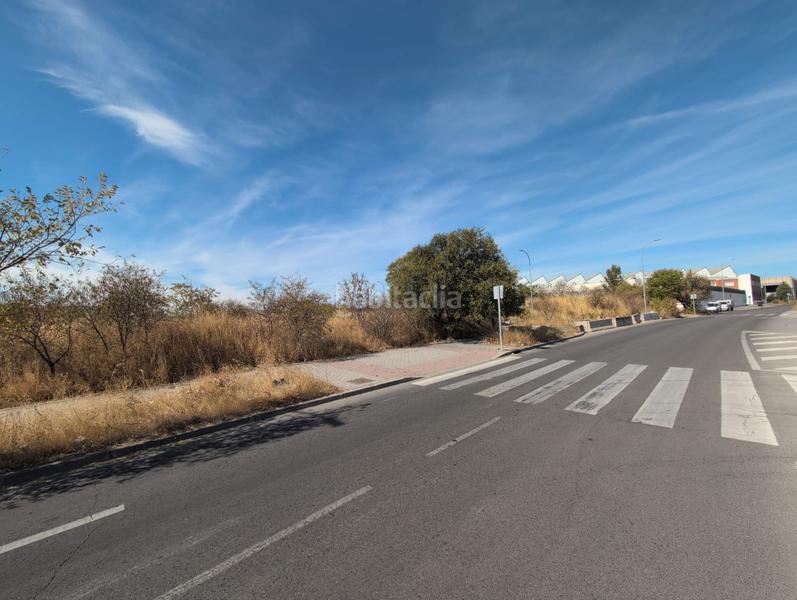 Foto d331d42f-cbd2-4b55-a6bd-a533aeb106c9. Solar industrial en calle vigil 18 nave comercial en Madrid