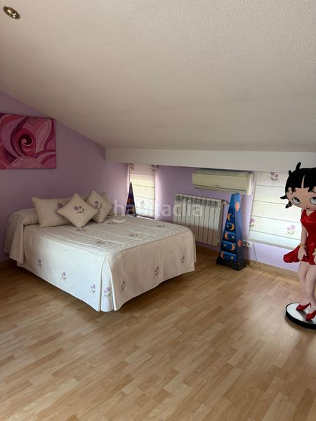 Foto b4f10702-215a-4469-ac48-385995ebc5b7. Casa adossada amb xemeneia calefacció a El Mirador-El Grillero Arganda del Rey