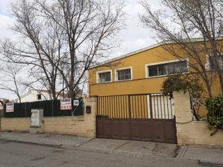 Industrial building in Pasaje ana maría del valle 10