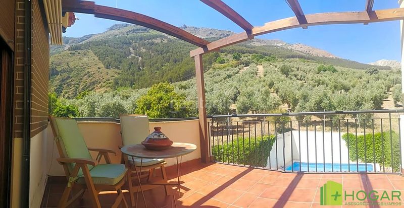 Foto 0c30ed94-dd06-481a-bb6c-0fa991bcf188. Casa aparellada amb piscina a Jabalcuz Jaén