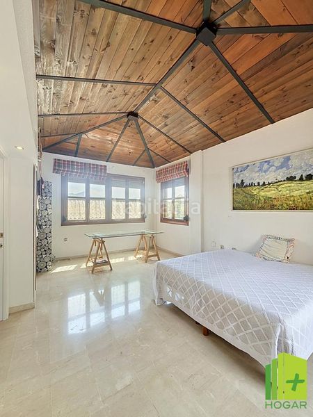 Foto f998bc88-8429-4394-887c-86d8cd2a4b49. Casa aparellada amb piscina a Jabalcuz Jaén