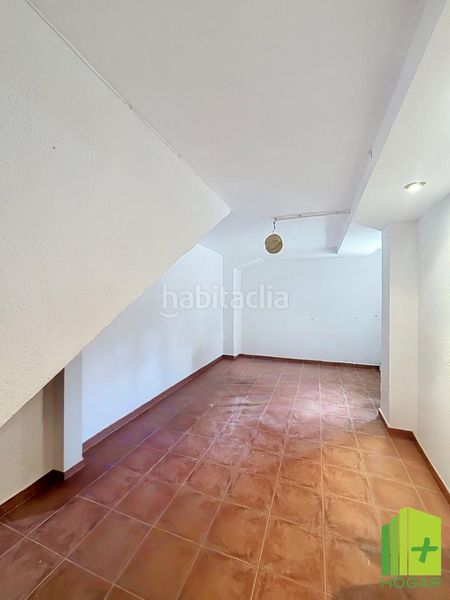 Foto fec843c3-a135-4c51-9e3f-d3295b826682. Casa aparellada amb piscina a Jabalcuz Jaén