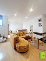Casa adosada en Santa Isabel. Tranquilidad y servicios junto al gran eje