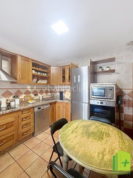 Foto ac4a07d4-5096-40b3-b21f-bc69854e9d47. Casa adossada amb calefacció a Santa Isabel Jaén