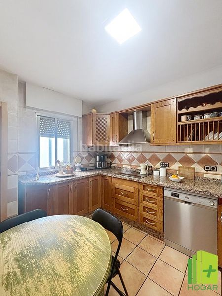 Foto f7a627f6-88ba-4890-9bc6-b1ed03975911. Casa adossada amb calefacció a Santa Isabel Jaén