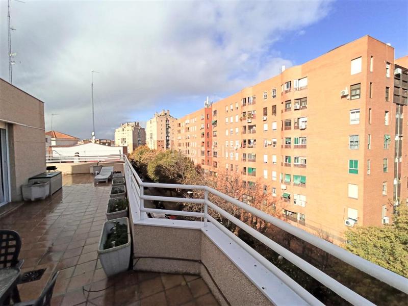 Foto f8271bf7-cec4-45f0-85f3-f951ab352585. Affitto attico con riscaldamento in Numancia Madrid