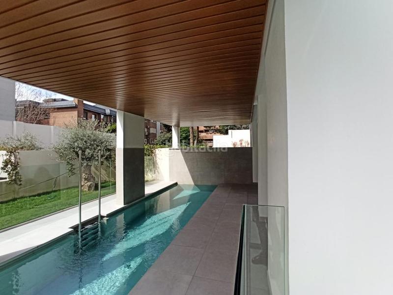 Foto eeec9678-f208-41d9-852f-40af654a41ef. Flat with heating parking pool in San Juan Bautista Madrid