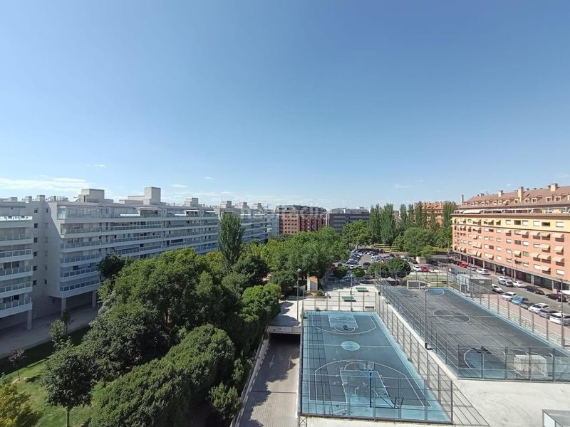 Foto ffb27636-c196-416b-8346-7a6929e2d507. Dúplex amb calefacció aparcament a Ensanche Alcalá de Henares