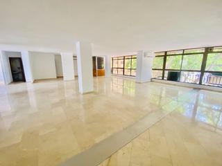 Affitto Ufficio in Calle alemanya 13. Gran local planta 1 opcion ampliable 610m2