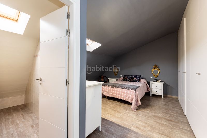 Foto c95720e1-f24d-4f35-bfa0-89be78679824. Dúplex amb piscina a Valdezarza Madrid