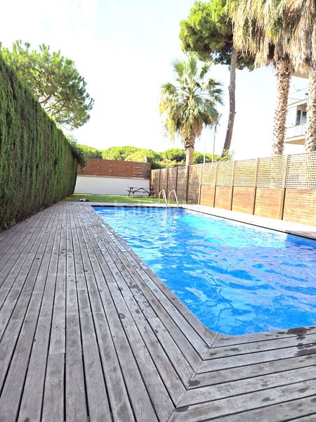 Foto 0b6f4549-8681-4f04-8d15-51174732e31a. Dúplex amb aparcament piscina a Gava Mar Gavà