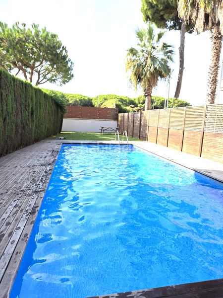 Foto 1665050f-7835-49dd-9c26-abc0e2a0c23f. Dúplex amb aparcament piscina a Gava Mar Gavà