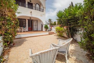 Pis a Aguas Nuevas. Descubre este encantador bungalow de planta baja ubicado en la z