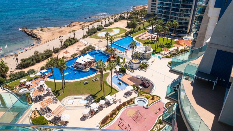 Foto 6c18ea7c-beeb-4b90-b902-f083377bcfcd. Ático presentamos este exclusivo aacutetico con vistas panoraacutemicas al mar, ubicado en el codiciado complejo residencial sea senses en Torrevieja