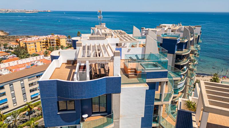 Foto 780310b0-ce66-4415-a2be-6b9c2861a170. Ático presentamos este exclusivo aacutetico con vistas panoraacutemicas al mar, ubicado en el codiciado complejo residencial sea senses en Torrevieja