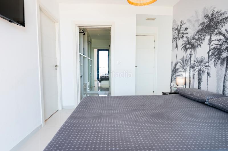 Foto c6e38f17-f091-47df-a6bc-32f77f5d7b23. Ático presentamos este exclusivo aacutetico con vistas panoraacutemicas al mar, ubicado en el codiciado complejo residencial sea senses en Torrevieja