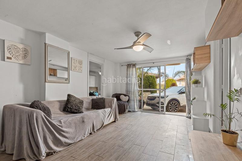 Foto 0a209967-b9c3-4eaf-aeb0-ee88adbda6bb. Casa ubicada en la prestigiosa playa flamenca, esta villa independiente orientada al sur ofrece la combinacioacuten perfecta de eleganc en Orihuela