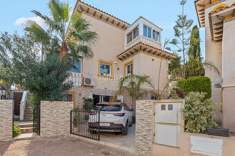 Foto 2f59c1c7-1c88-455b-8ae1-0cdb7daa0762. Casa ubicada en la prestigiosa playa flamenca, esta villa independiente orientada al sur ofrece la combinacioacuten perfecta de eleganc en Orihuela