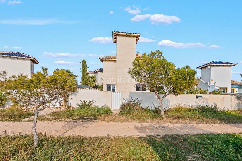 Foto 5b58cb6d-0a81-449a-b5f3-cb64f2089d82. Casa ubicada en la prestigiosa playa flamenca, esta villa independiente orientada al sur ofrece la combinacioacuten perfecta de eleganc en Orihuela