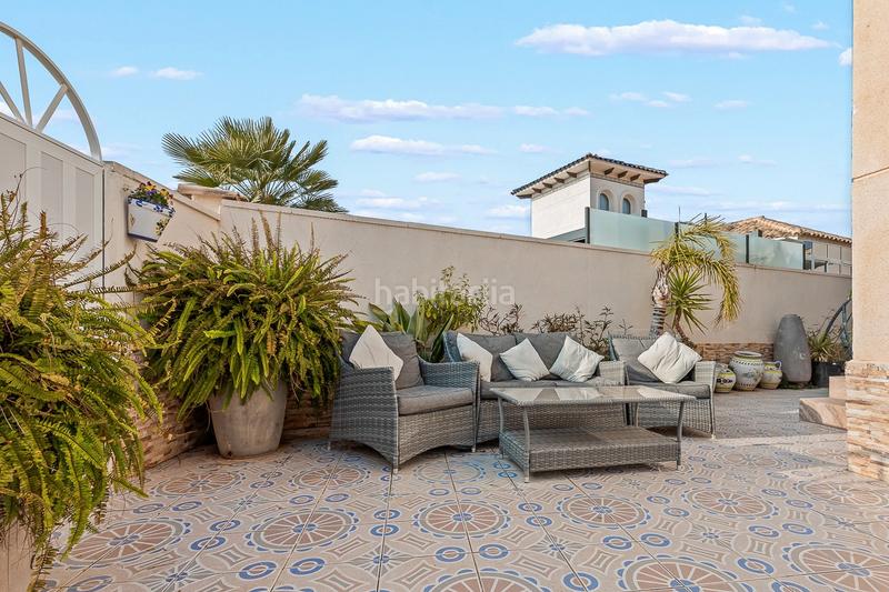Foto de3f0b09-616d-4bd9-acb2-5c78282fdcf2. Casa ubicada en la prestigiosa playa flamenca, esta villa independiente orientada al sur ofrece la combinacioacuten perfecta de eleganc en Orihuela
