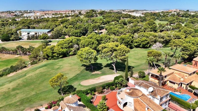 Foto 55d4e2a0-ba6d-45f0-af8b-cd5bce2cb7d1. Casa amb calefacció a Villamartín-Las Filipinas Orihuela