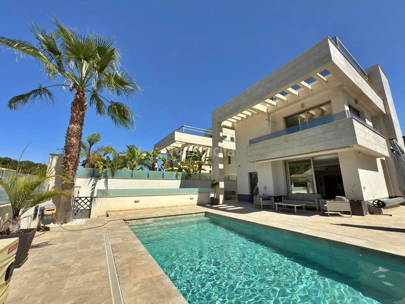 Foto b0845e75-ca1d-4439-a86a-79395d0efbd5. Casa amb calefacció a Villamartín-Las Filipinas Orihuela