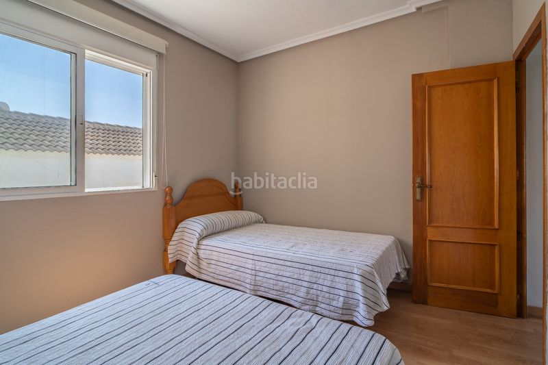 Foto ac9726c1-e89a-499c-b52e-9dab3b63b5a2. Casa adosada este elegante duacuteplex en la Torre de la Horadada, ubicado junto a la playa de rocamar y a escasa distancia de la playa de las en Pilar de la Horadada