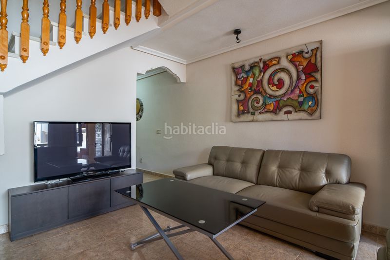 Foto c8d0b170-3ab3-43de-9b61-7399cf9743b5. Casa adosada este elegante duacuteplex en la Torre de la Horadada, ubicado junto a la playa de rocamar y a escasa distancia de la playa de las en Pilar de la Horadada