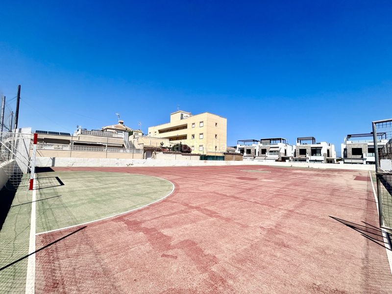 Foto 3d5edf17-80e3-44e7-95aa-3c820fe69780. Planta baixa amb calefacció piscina a Cabo Roig Orihuela
