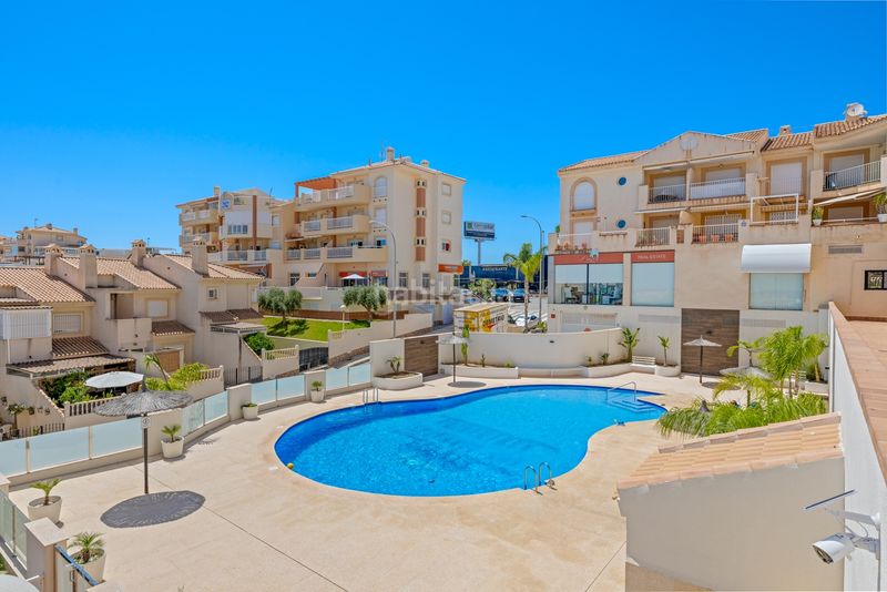 Foto c9cb386b-0590-4d16-86c4-dd91cc271c7e. Pis amb calefacció aparcament piscina a Aguamarina Orihuela