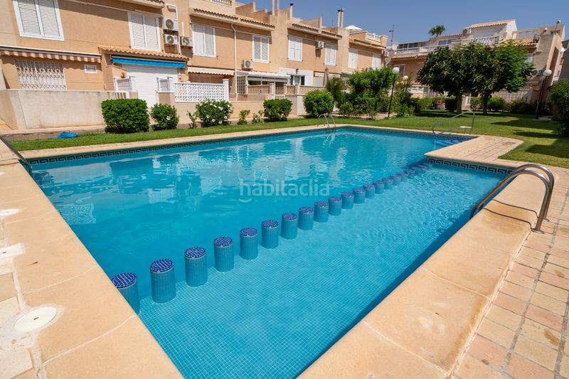 Foto 4a3ee645-010b-4f80-ae15-243eb788d8bd. Casa adossada amb calefacció aparcament piscina a Torrevieja