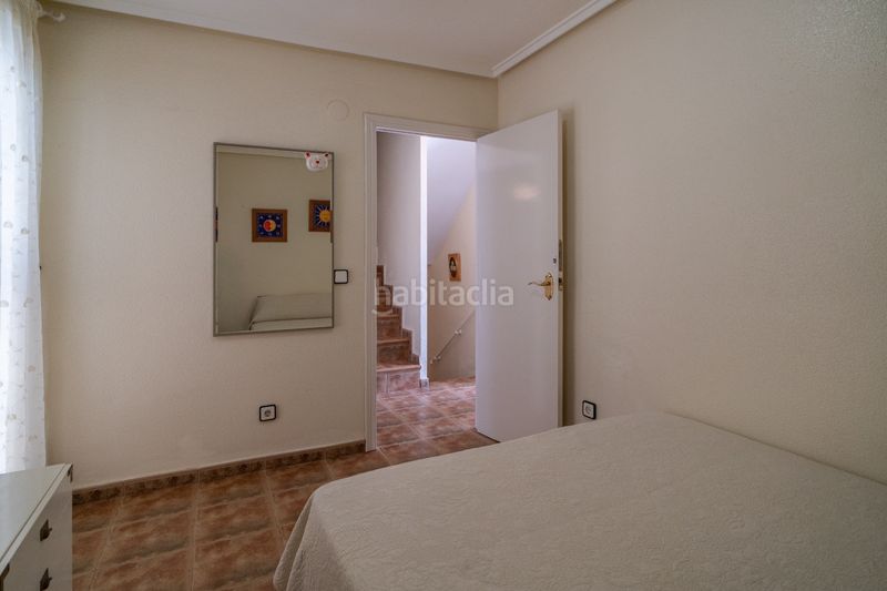 Foto 84a5ac82-8977-4d0e-897e-518b44096cd2. Casa adossada amb calefacció aparcament piscina a Torrevieja