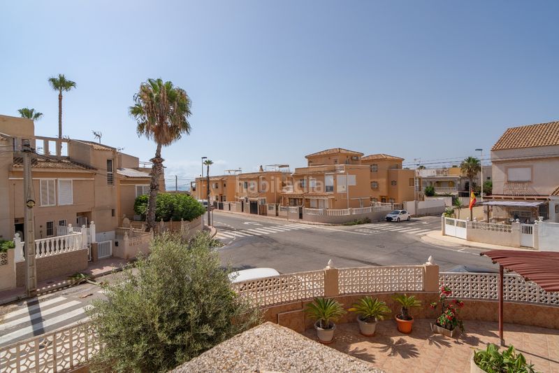 Foto 9134e9c2-8ab1-4d6a-b9b7-d5dc1cd9c638. Casa adossada amb calefacció aparcament piscina a Torrevieja