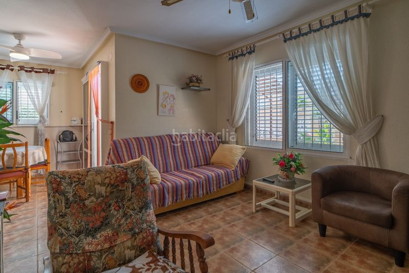 Foto b9a80c95-cdc2-4c09-993a-95ab67d3c1ba. Casa adossada amb calefacció aparcament piscina a Torrevieja