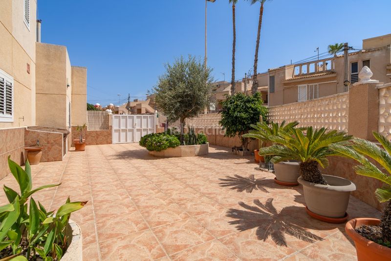 Foto dd93014b-dd6c-4dd0-ba95-ae099b97438a. Casa adossada amb calefacció aparcament piscina a Torrevieja