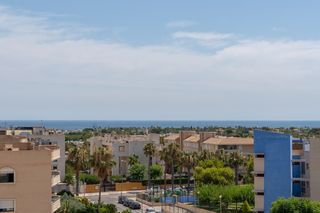 Àtic a Aguamarina. Descubre este fantaacutestico aacutetico reformado situado en un