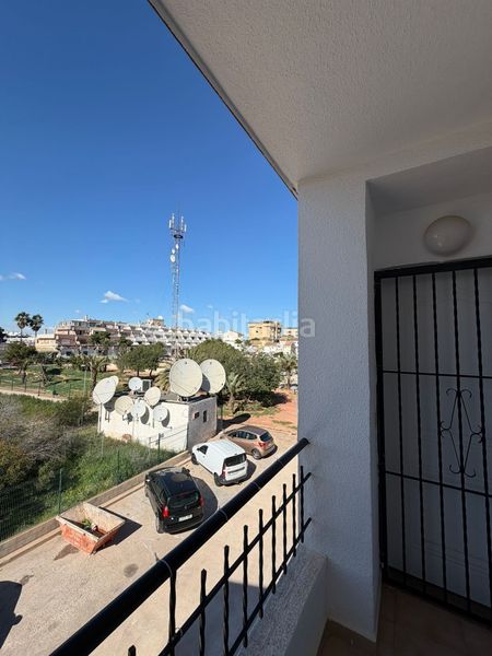 Foto a23e27a4-9662-484d-8986-9ea8ca7901aa. Pis amb calefacció piscina a Punta Prima Torrevieja