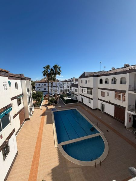 Foto e158e498-6f34-4b41-984a-42dec9ee63b1. Pis amb calefacció piscina a Punta Prima Torrevieja