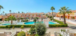 Casa adossada a Doña Pepa. Descubra este atractivo y espacioso adosado situado en la muy de