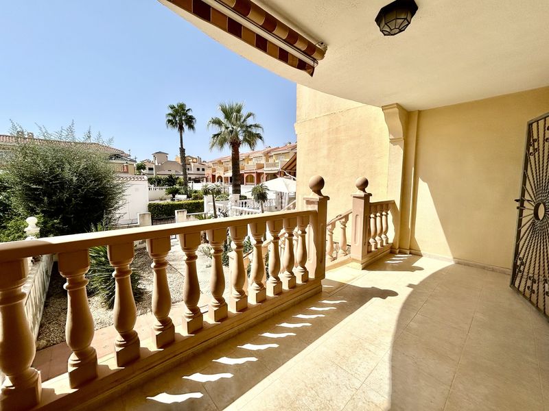 Foto 7ee36fc4-49a2-4510-ba44-928c7e554b90. Casa adossada amb calefacció piscina a Centro de la Ciudad Quesada Rojales