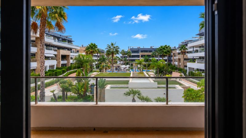 Foto 5e0ba712-6563-4c48-9258-db79f877e8e8. Pis amb calefacció aparcament piscina a Playa Flamenca Orihuela